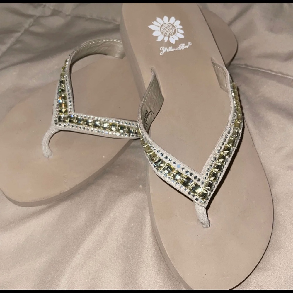 Yellow box tan crystal sandals size 7-1/2